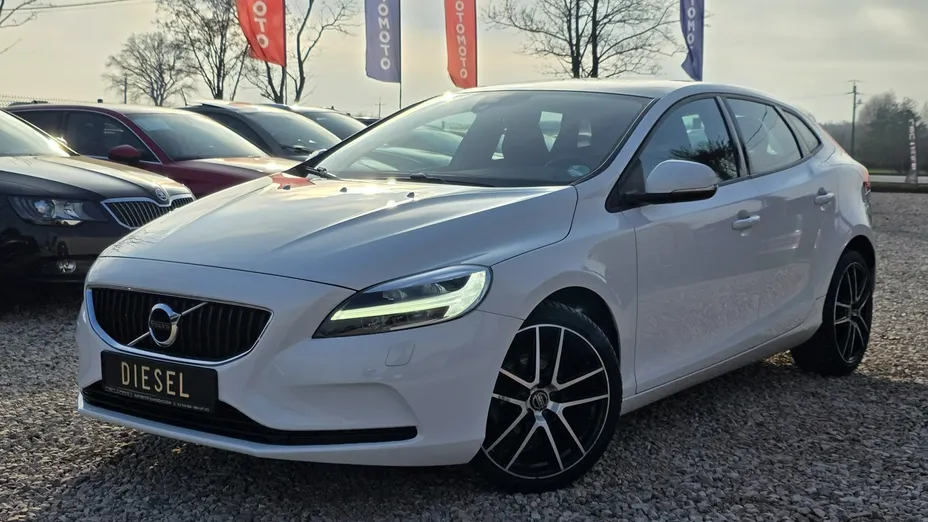 VOLVO V40 -