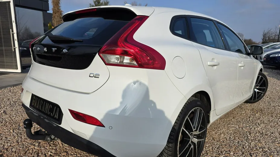 VOLVO V40 -