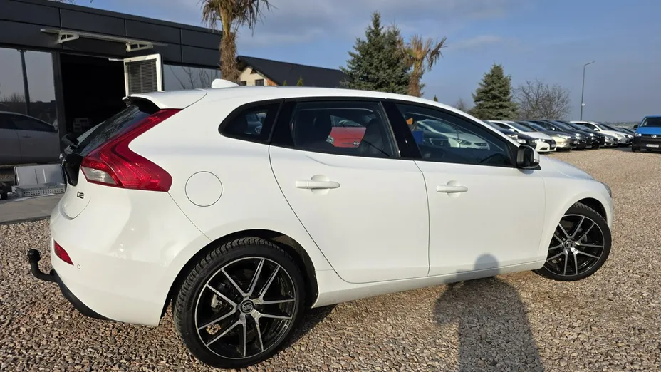 VOLVO V40 -