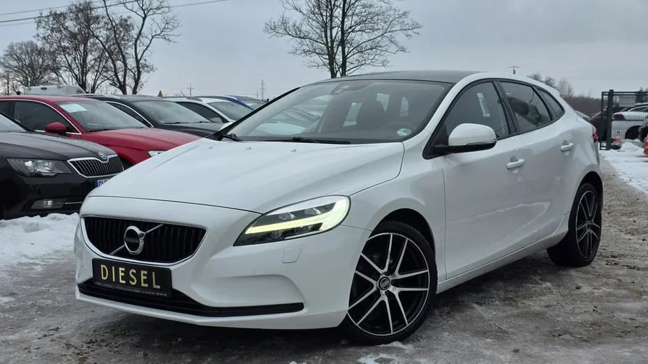 VOLVO V40 -