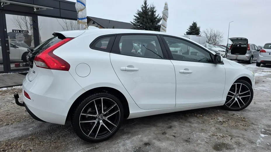 VOLVO V40 -
