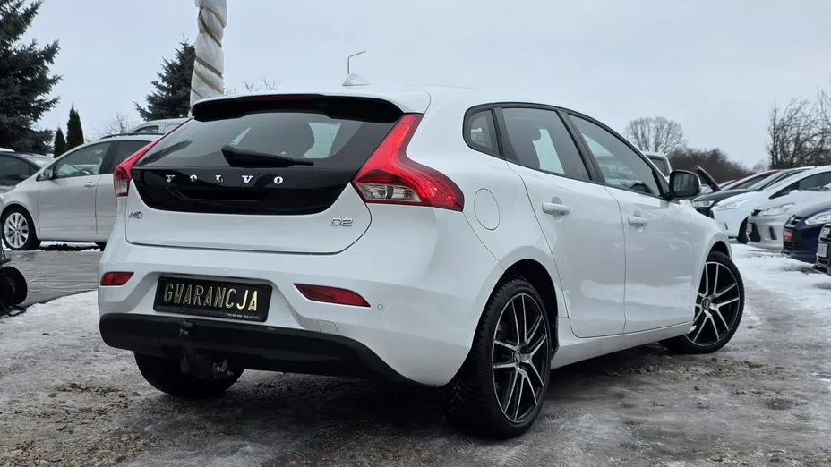 VOLVO V40 -