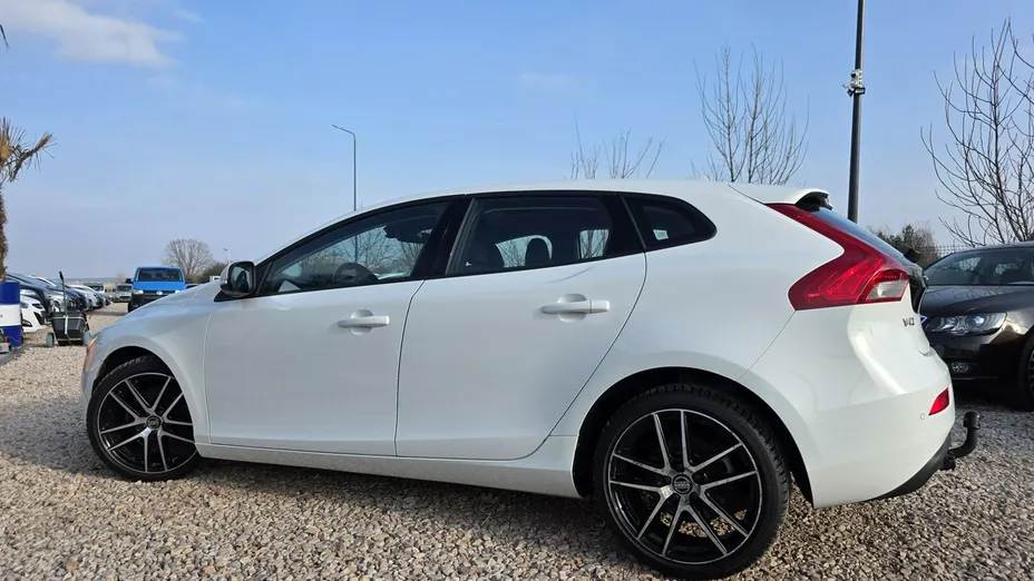 VOLVO V40 -