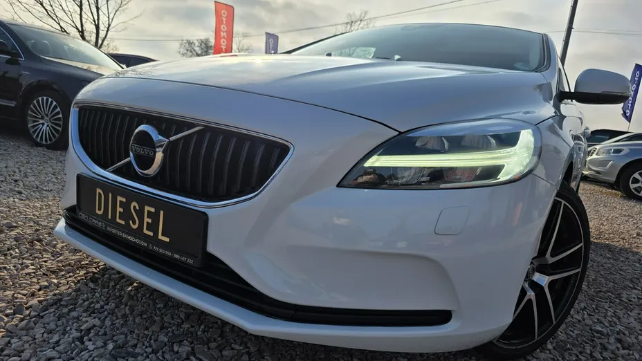 VOLVO V40 -