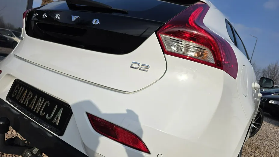 VOLVO V40 -