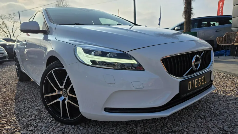VOLVO V40 -