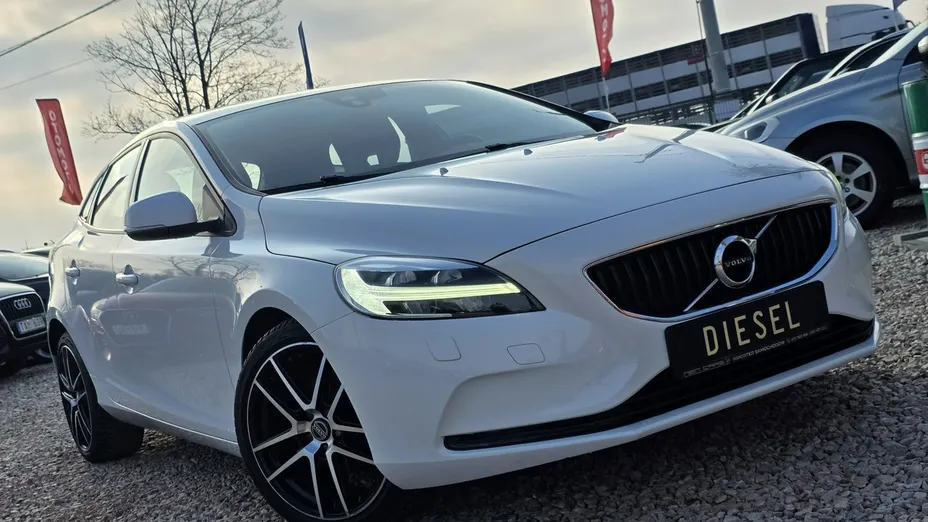 VOLVO V40 -