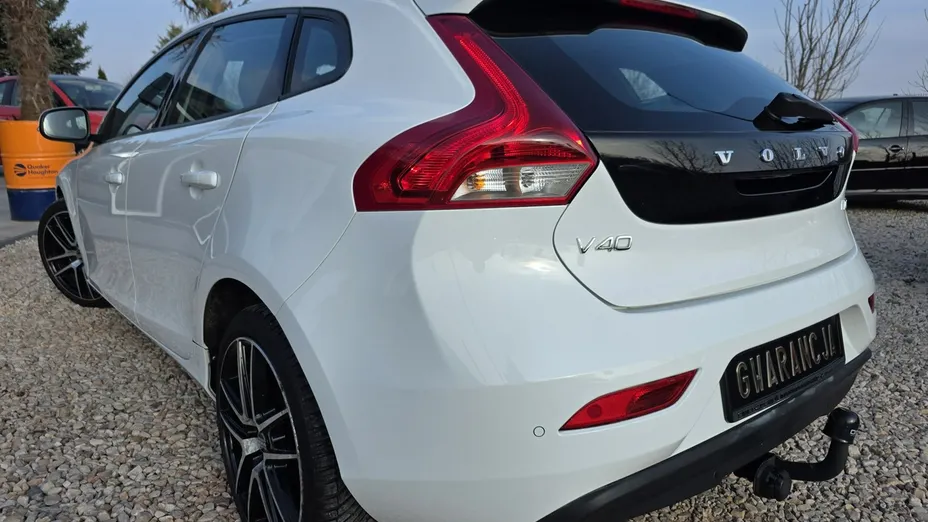 VOLVO V40 -