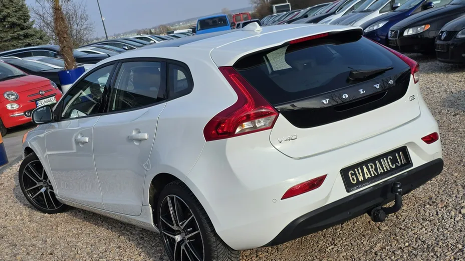 VOLVO V40 -