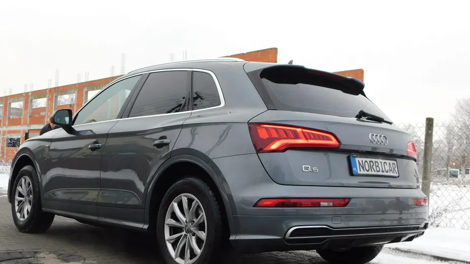 AUDI Q5 -