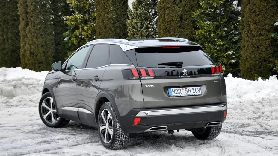 PEUGEOT 3008 -