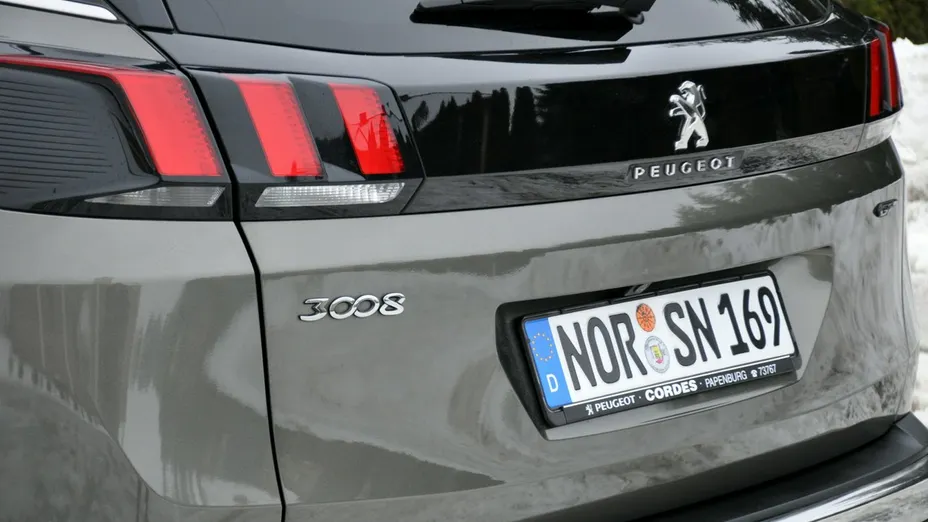 PEUGEOT 3008 -