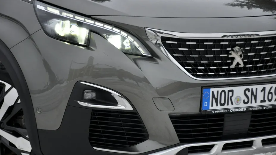 PEUGEOT 3008 -