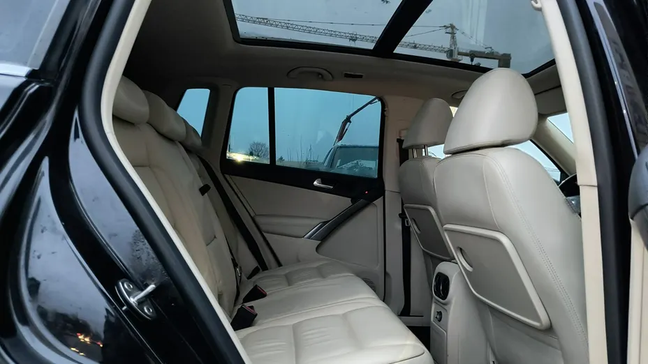 VOLKSWAGEN Tiguan -