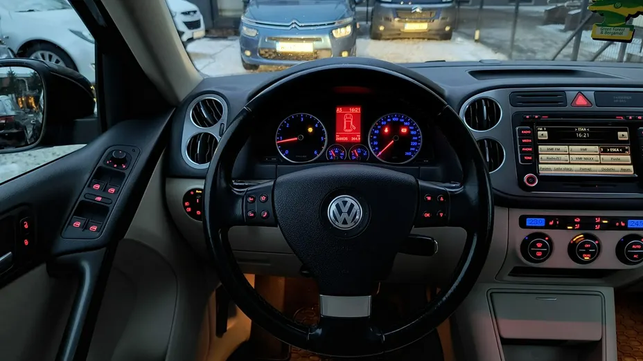 VOLKSWAGEN Tiguan -