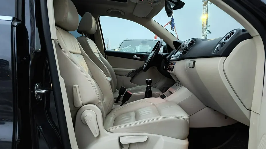 VOLKSWAGEN Tiguan -