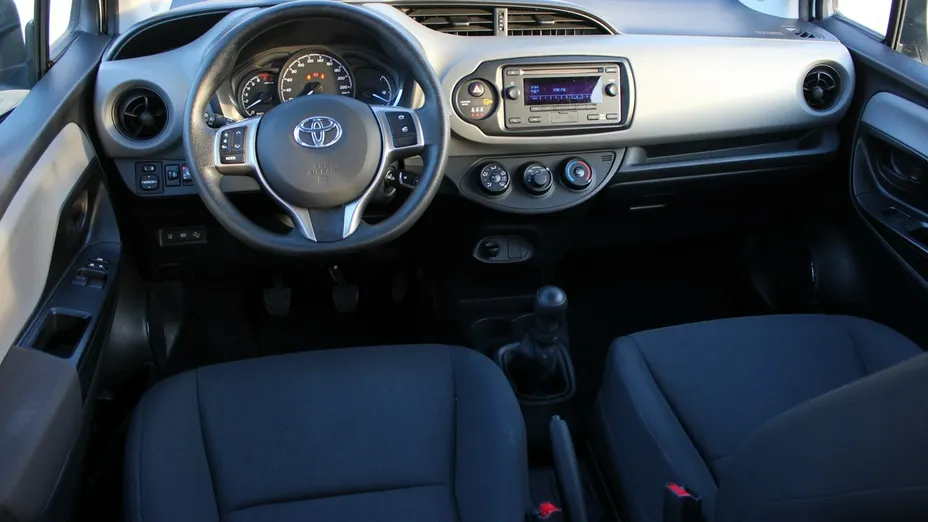 TOYOTA Yaris -
