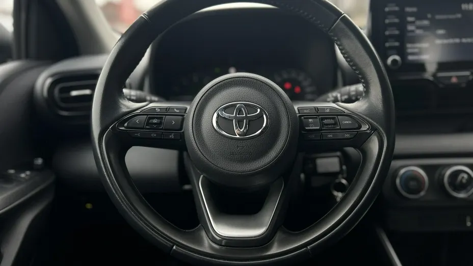 TOYOTA Yaris -