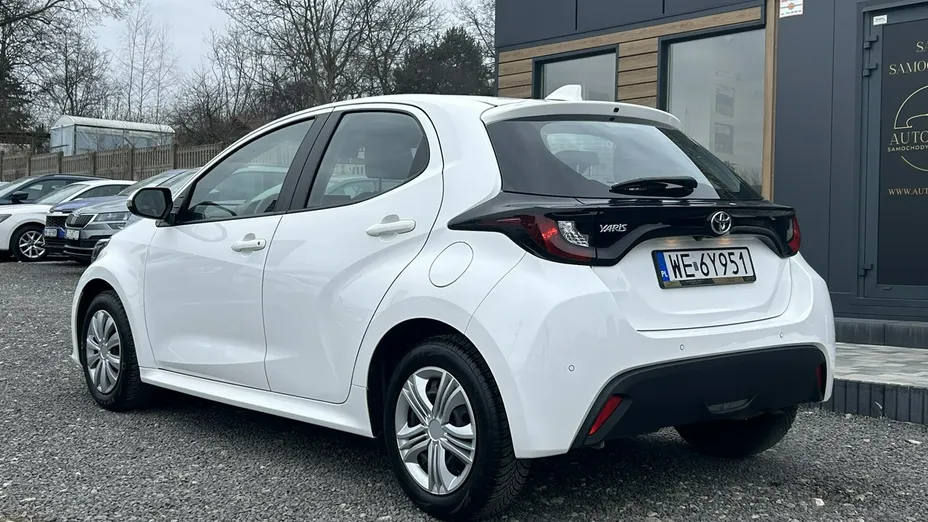 TOYOTA Yaris -