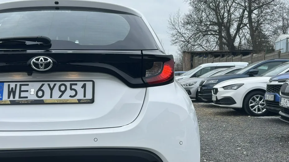 TOYOTA Yaris -