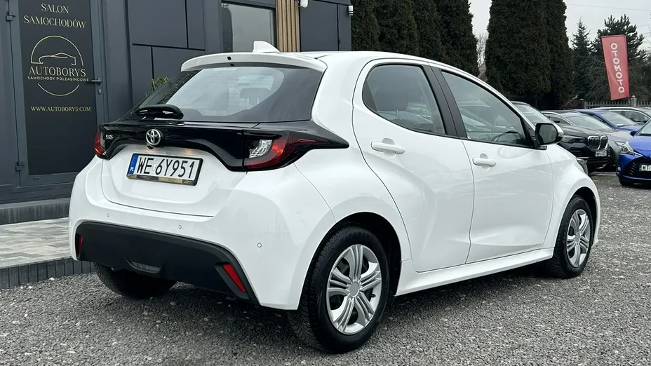 TOYOTA Yaris -
