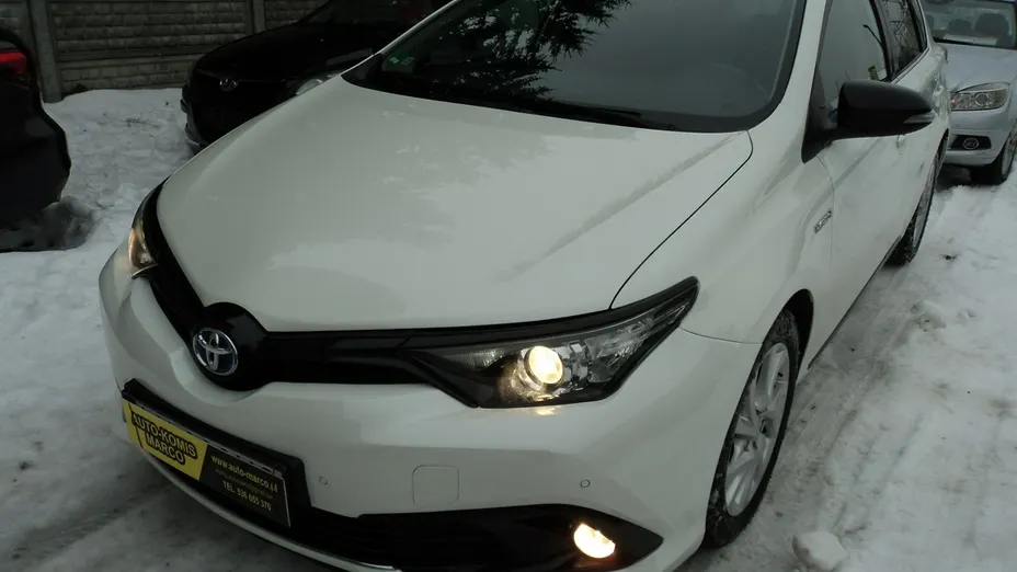TOYOTA Auris -