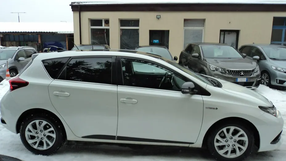 TOYOTA Auris -