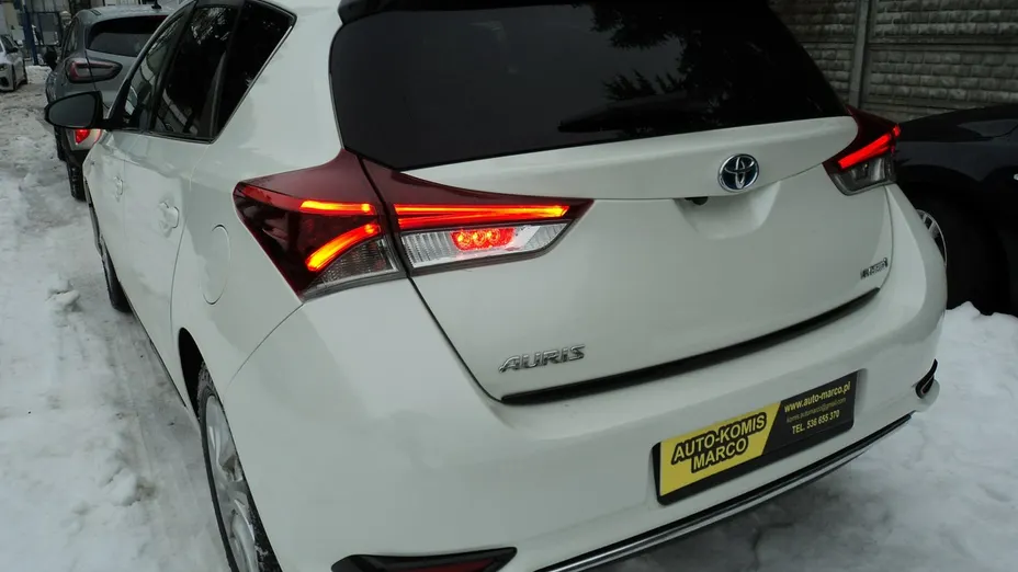 TOYOTA Auris -