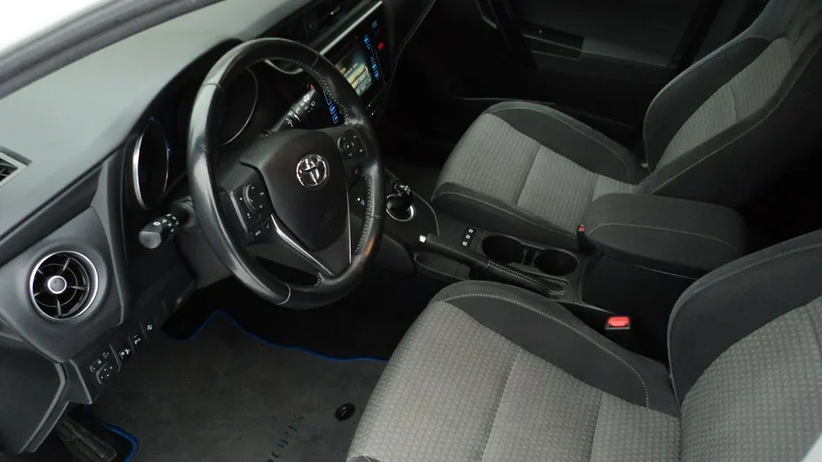 TOYOTA Auris -