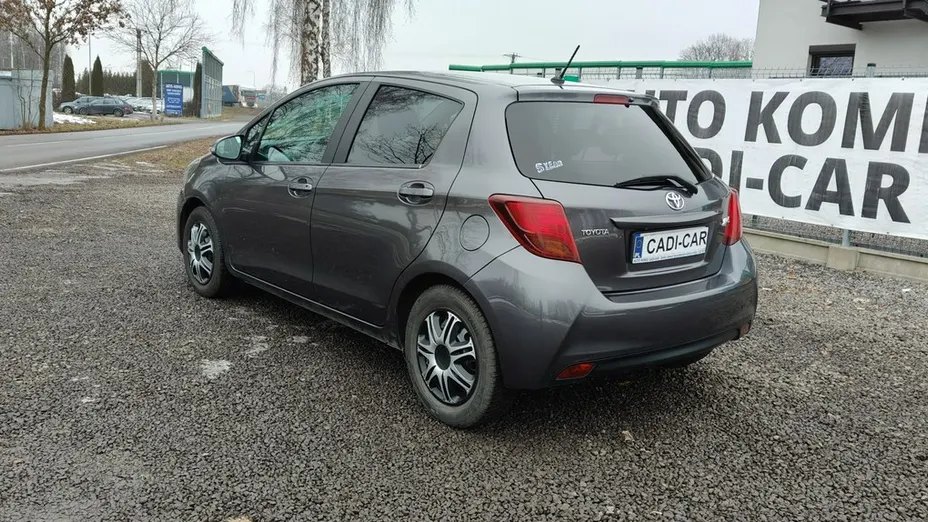 TOYOTA Yaris -
