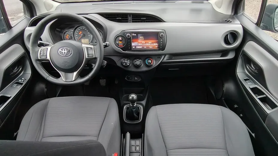 TOYOTA Yaris -