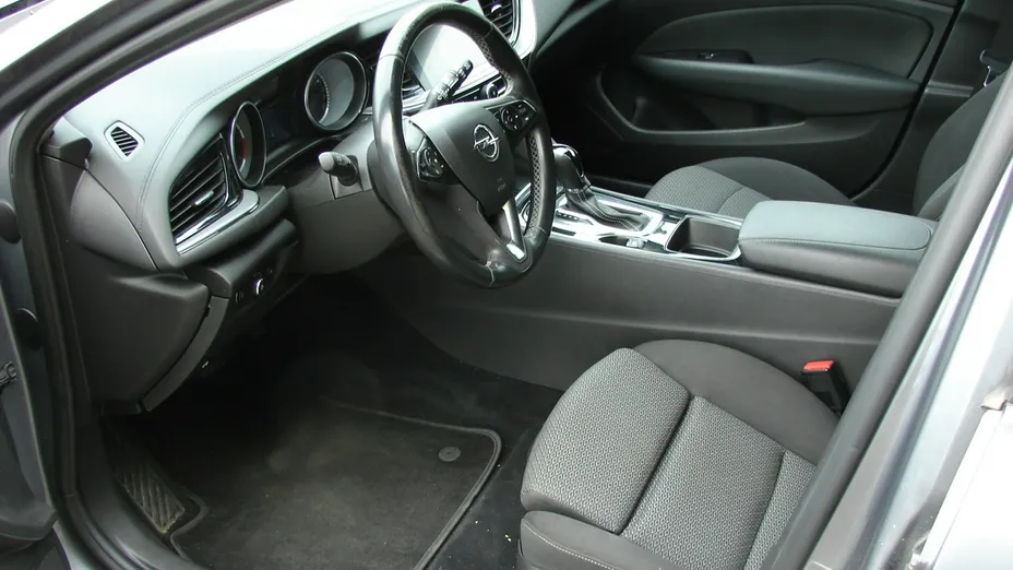 OPEL Insignia -