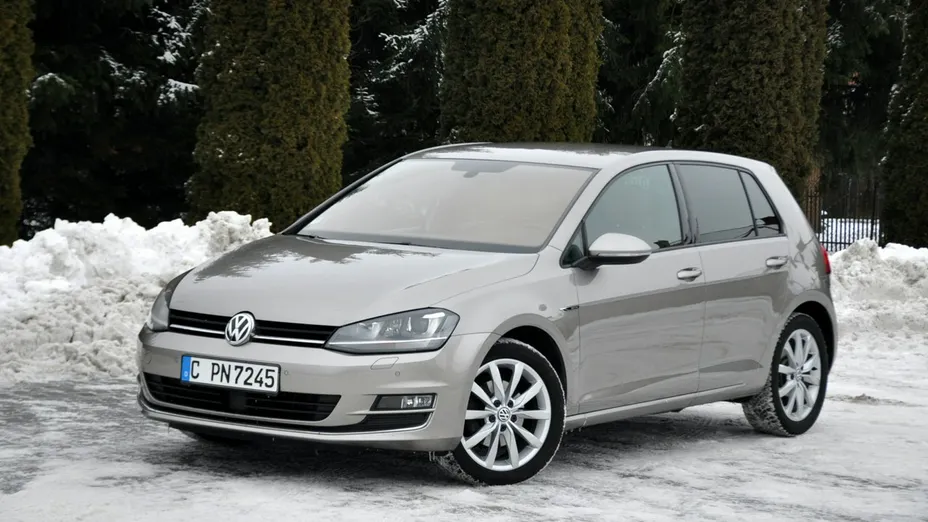VOLKSWAGEN Golf -