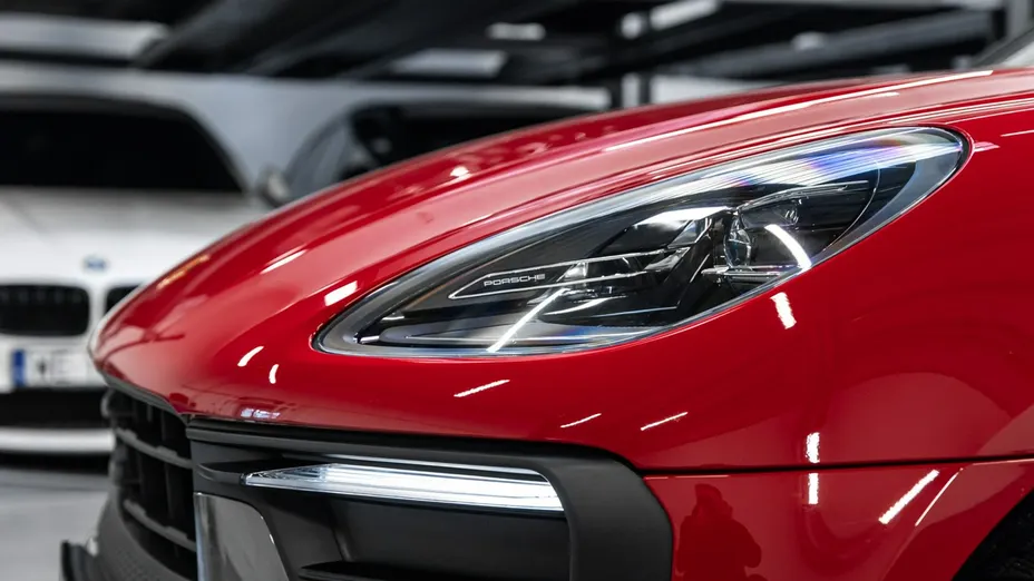 PORSCHE Macan -