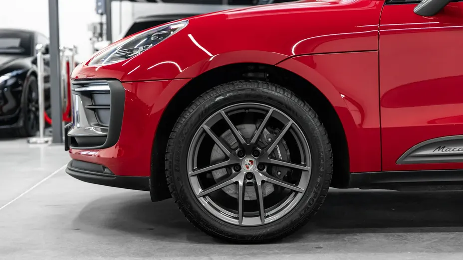PORSCHE Macan -