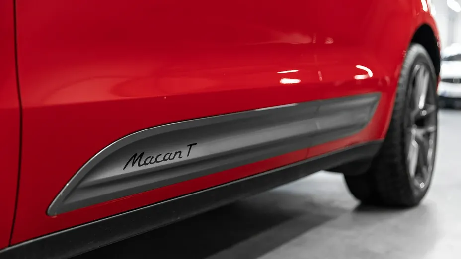 PORSCHE Macan -
