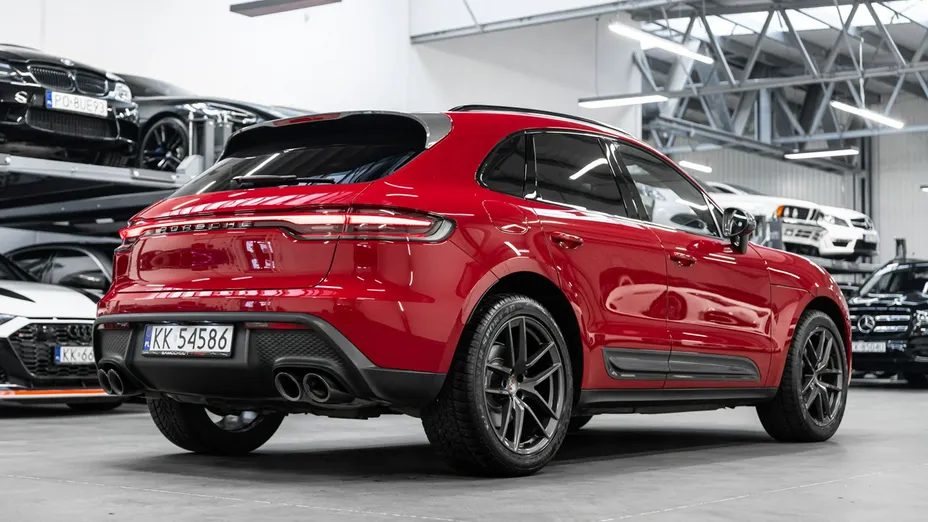 PORSCHE Macan -