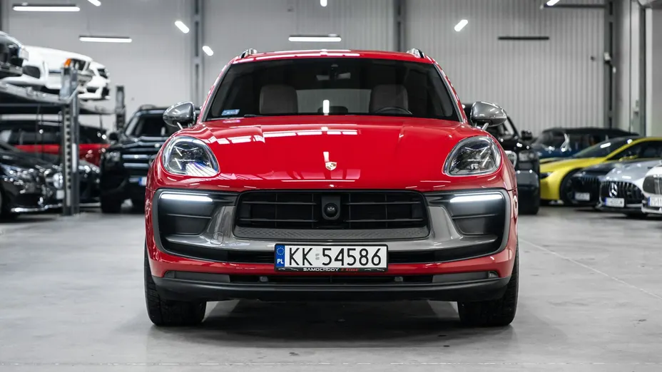 PORSCHE Macan -