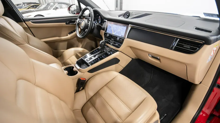PORSCHE Macan -