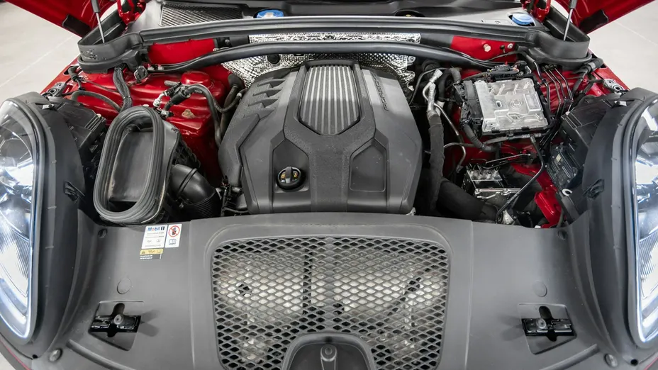 PORSCHE Macan -