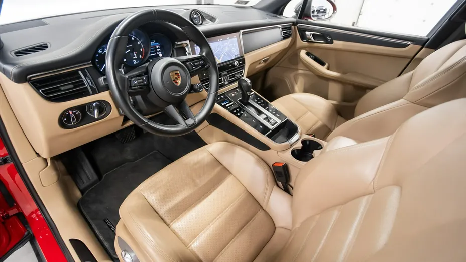 PORSCHE Macan -