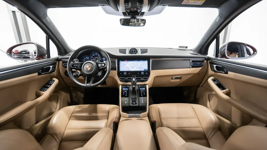 PORSCHE Macan -