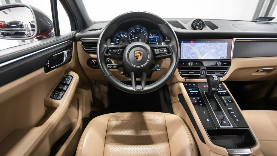 PORSCHE Macan -
