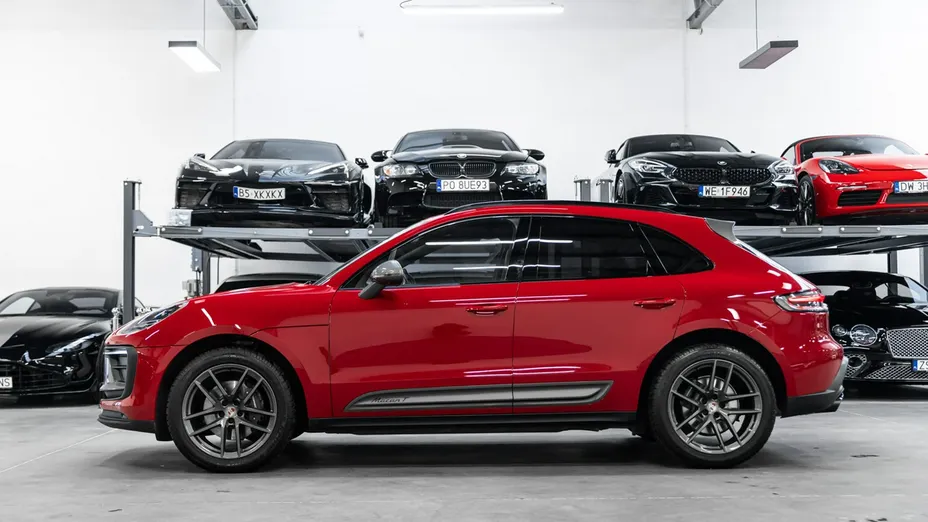 PORSCHE Macan -