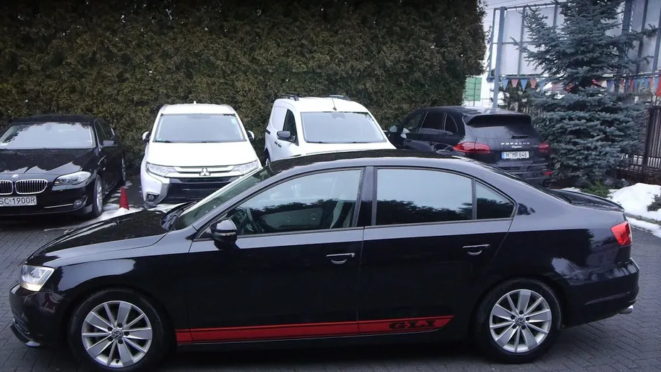 VOLKSWAGEN Jetta -