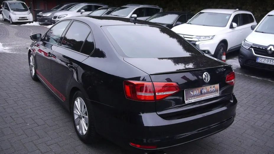 VOLKSWAGEN Jetta -