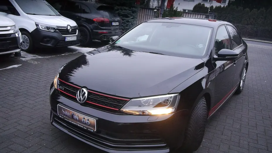 VOLKSWAGEN Jetta -