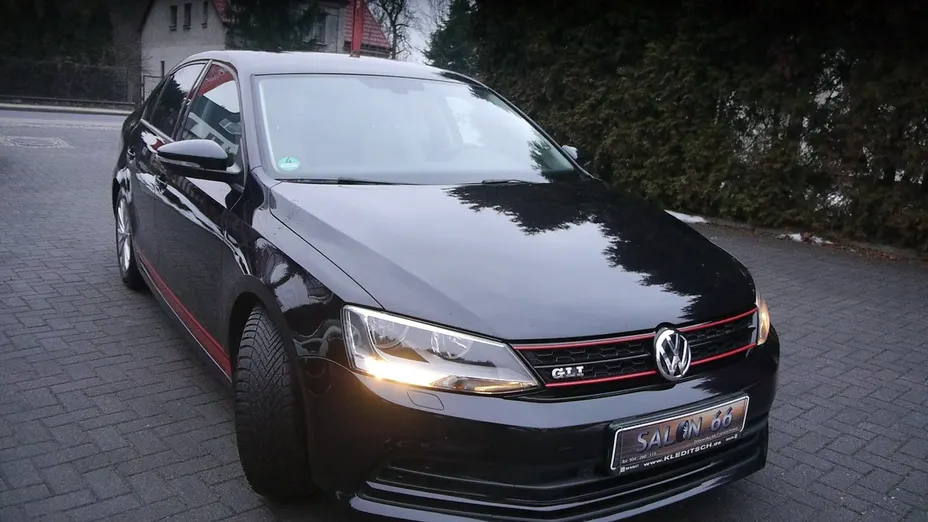 VOLKSWAGEN Jetta -