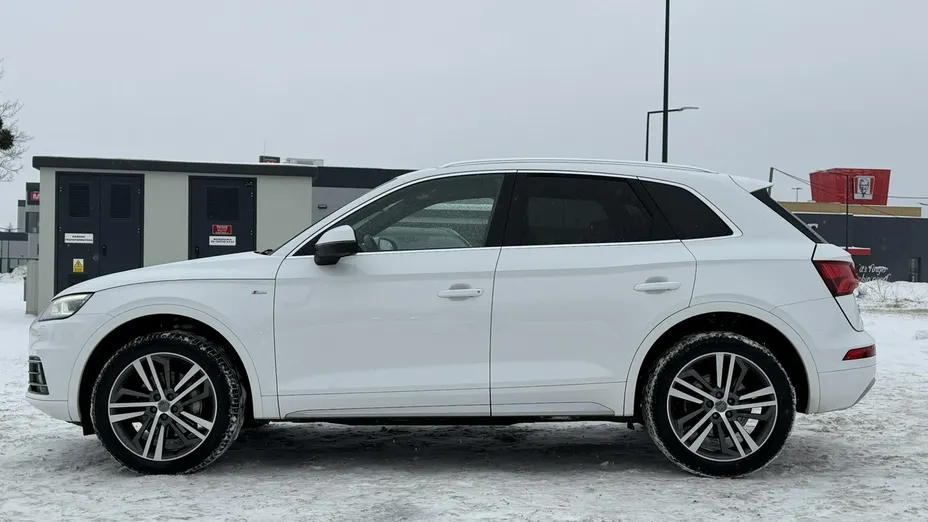 AUDI Q5 -