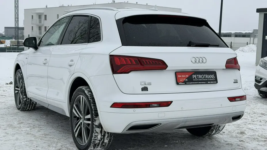 AUDI Q5 -